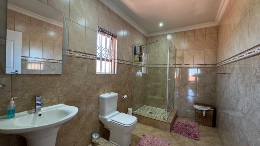 5 Bedroom Property for Sale in Roylglen Gardens Northern Cape